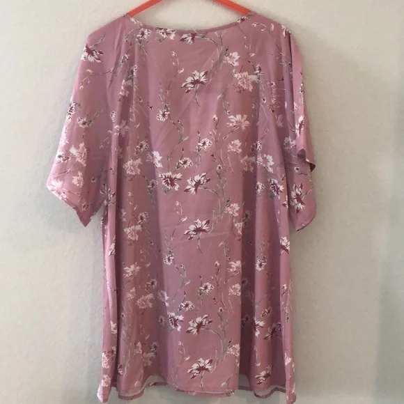 BLOOMCHIC FLORAL KEYHOLE KNOTTED FRONT BLOUSE SIZE 18-20 NWT - Picture 6 of 8